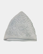 Chechia en coton blanc, à plat, motif tricoté losange