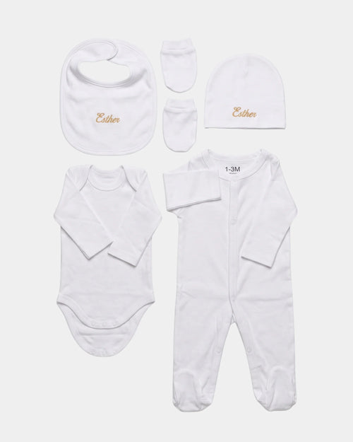 Coffret naissance 5 pièces personnalisé brodé : pyjama, body, bonnet, gants et bavoir en 100% coton blanc