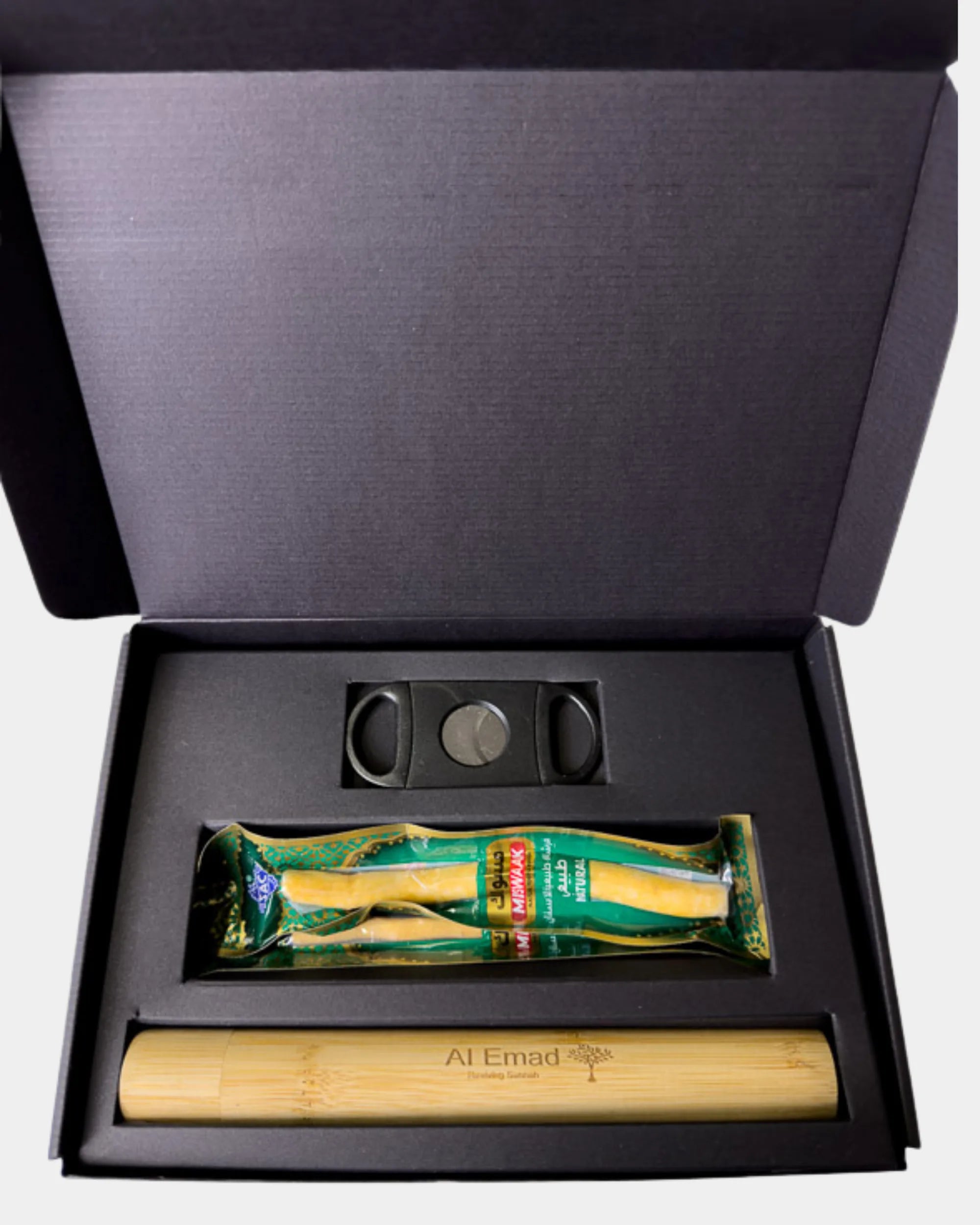 Coffret Siwak ouvert avec siwak naturel, coupe-siwak et étui bambou