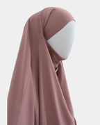 Capuche du jilbab beige rosé vue de profil, tombé couvrant sur l'épaule