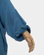 Manche du jilbab bleu jean avec poignet élastiqué qui maintient la manche en place