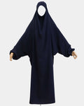 Jilbab 1 pièce bleu marine porté sur mannequin, vue de face, tombé fluide jusqu'aux chevilles