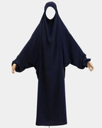 Jilbab 1 pièce bleu marine porté sur mannequin, vue de face, tombé fluide jusqu'aux chevilles