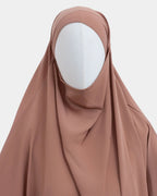 Capuche du jilbab camel et drapé du tissu sur le buste
