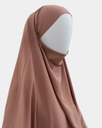 Jilbab 1 pièce camel vu de profil, capuche couvrante et large tombé