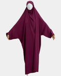 Jilbab 1 pièce fuchsia porté sur mannequin, vue de face, tombé fluide jusqu'aux chevilles