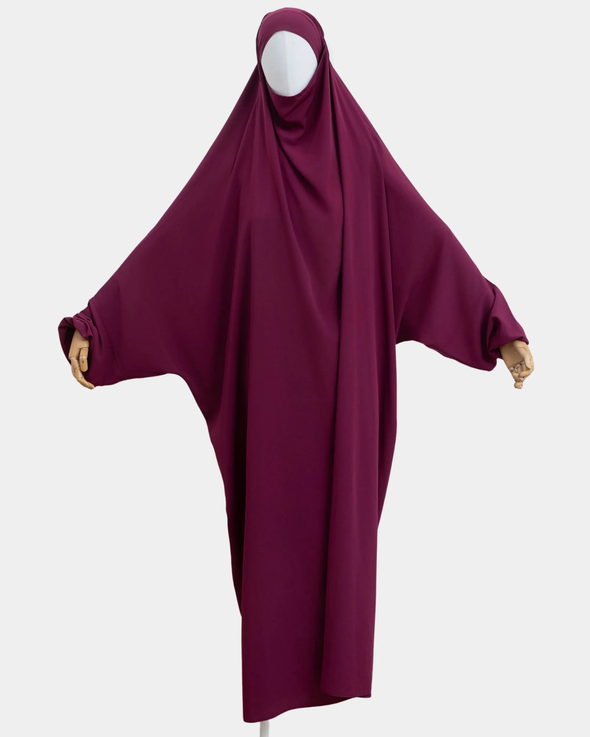Jilbab 1 pièce fuchsia porté sur mannequin, vue de face, tombé fluide jusqu'aux chevilles