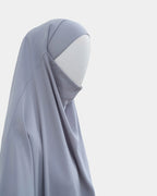 Jilbab 1 pièce gris clair vu de profil, capuche couvrante et large tombé