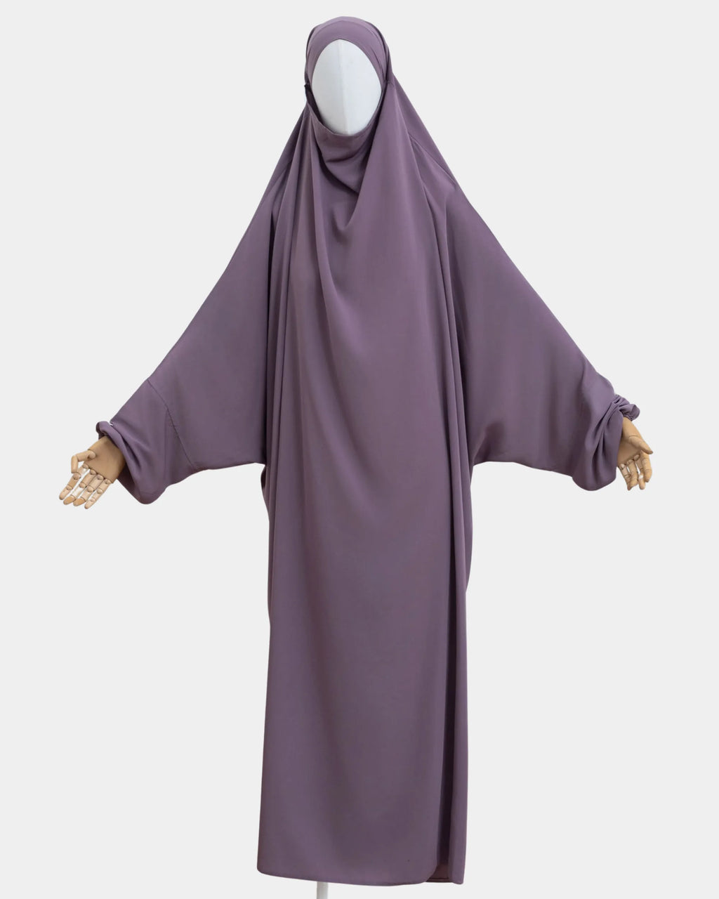 Jilbab 1 pièce lilas porté sur mannequin, vue de face, tombé fluide jusqu'aux chevilles