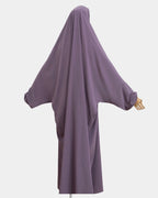 Vue de dos du jilbab 1 pièce lilas, coupe ample et non moulante