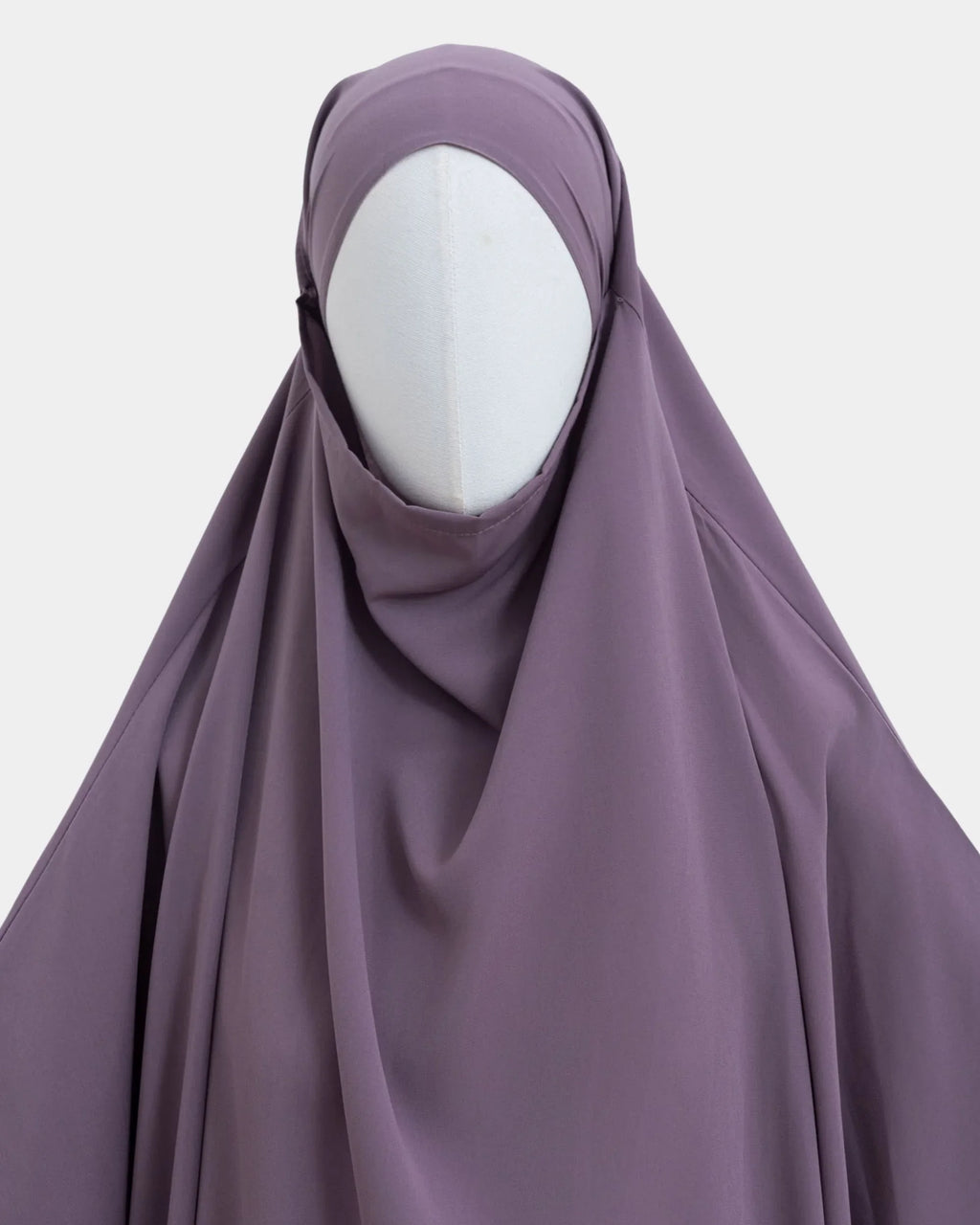 Capuche du jilbab lilas et drapé du tissu sur le buste