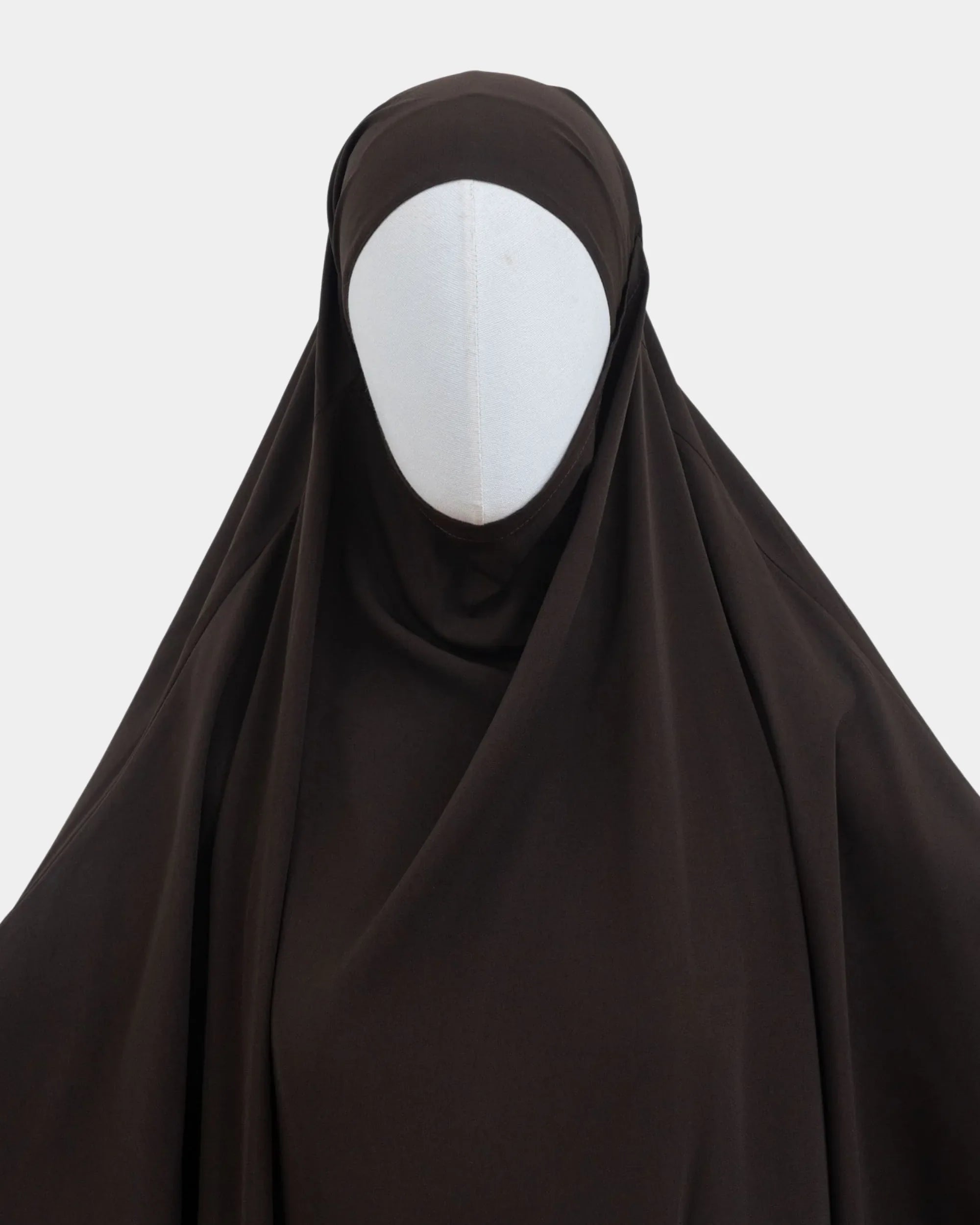 Capuche du jilbab marron café et drapé du tissu sur le buste