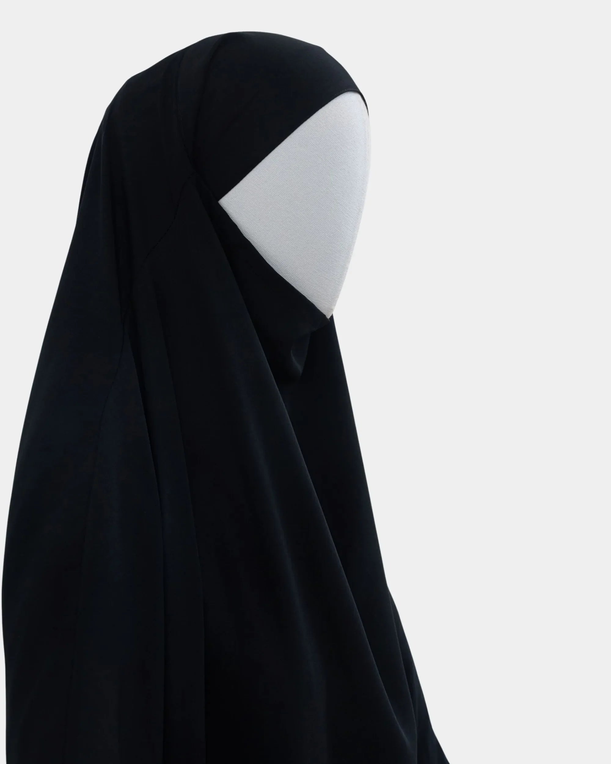 Jilbab 1 pièce noir vu de profil, capuche couvrante et large tombé