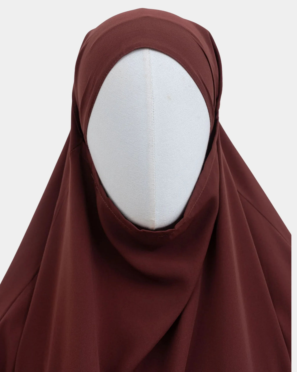 Capuche du jilbab rouille et drapé du tissu sur le buste