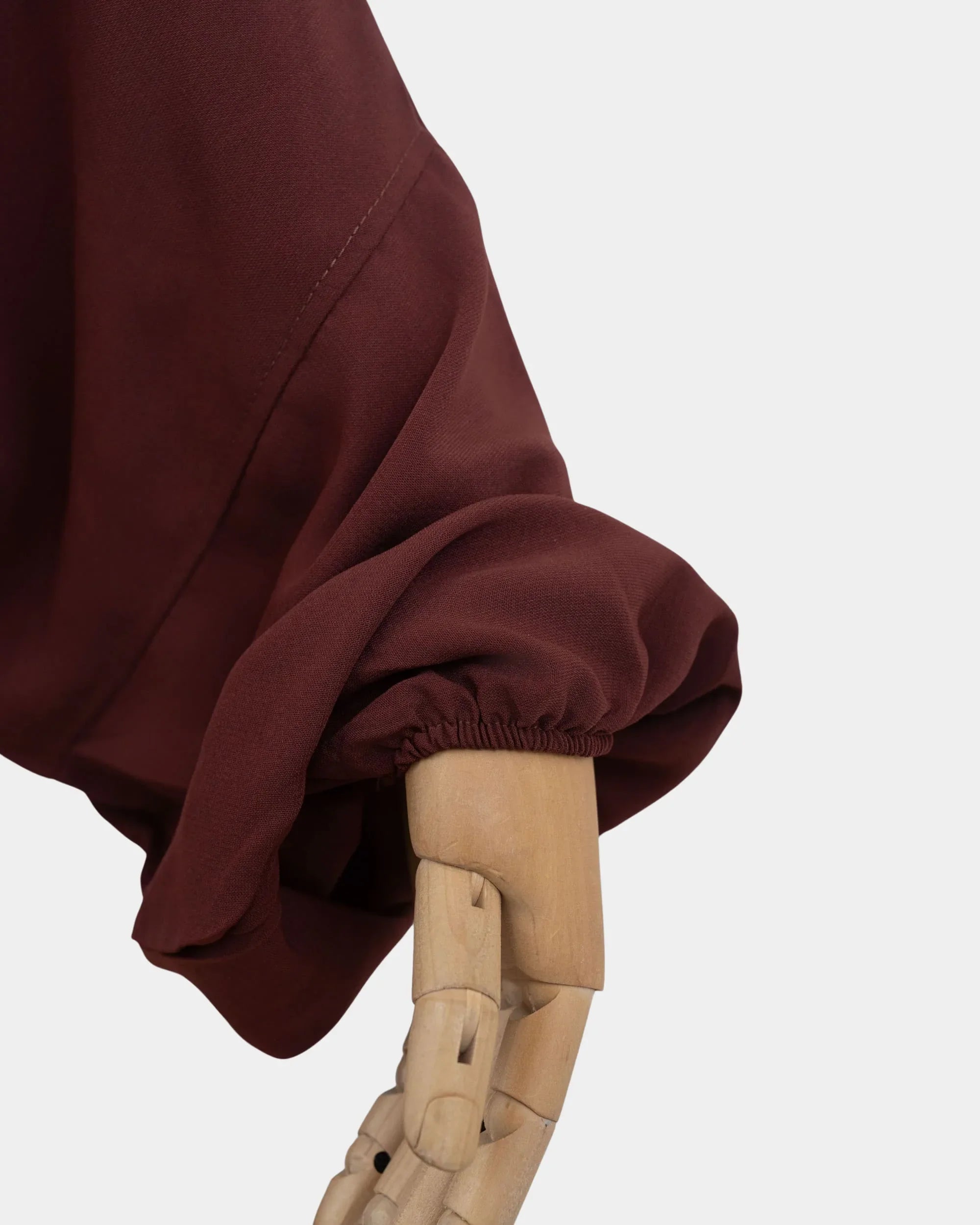 Manche du jilbab rouille avec poignet élastiqué qui maintient la manche en place