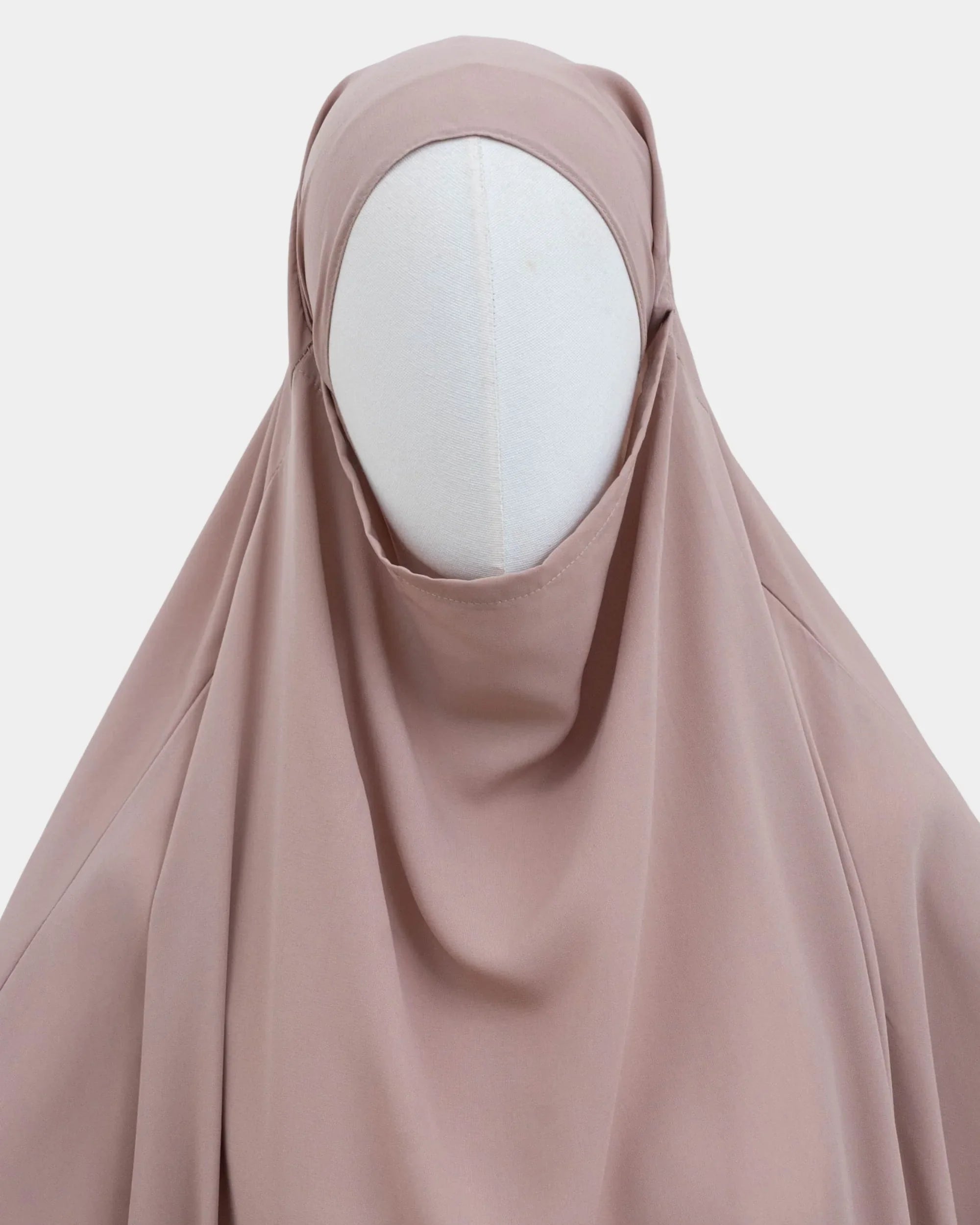 Capuche du jilbab taupe clair et drapé du tissu sur le buste