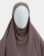 Capuche du jilbab taupe et drapé du tissu sur le buste