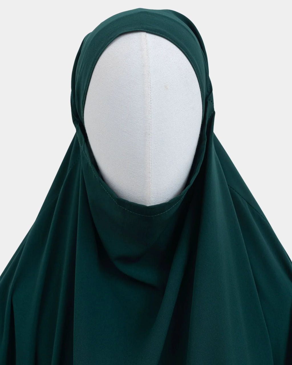 Capuche du jilbab vert forêt et drapé du tissu sur le buste