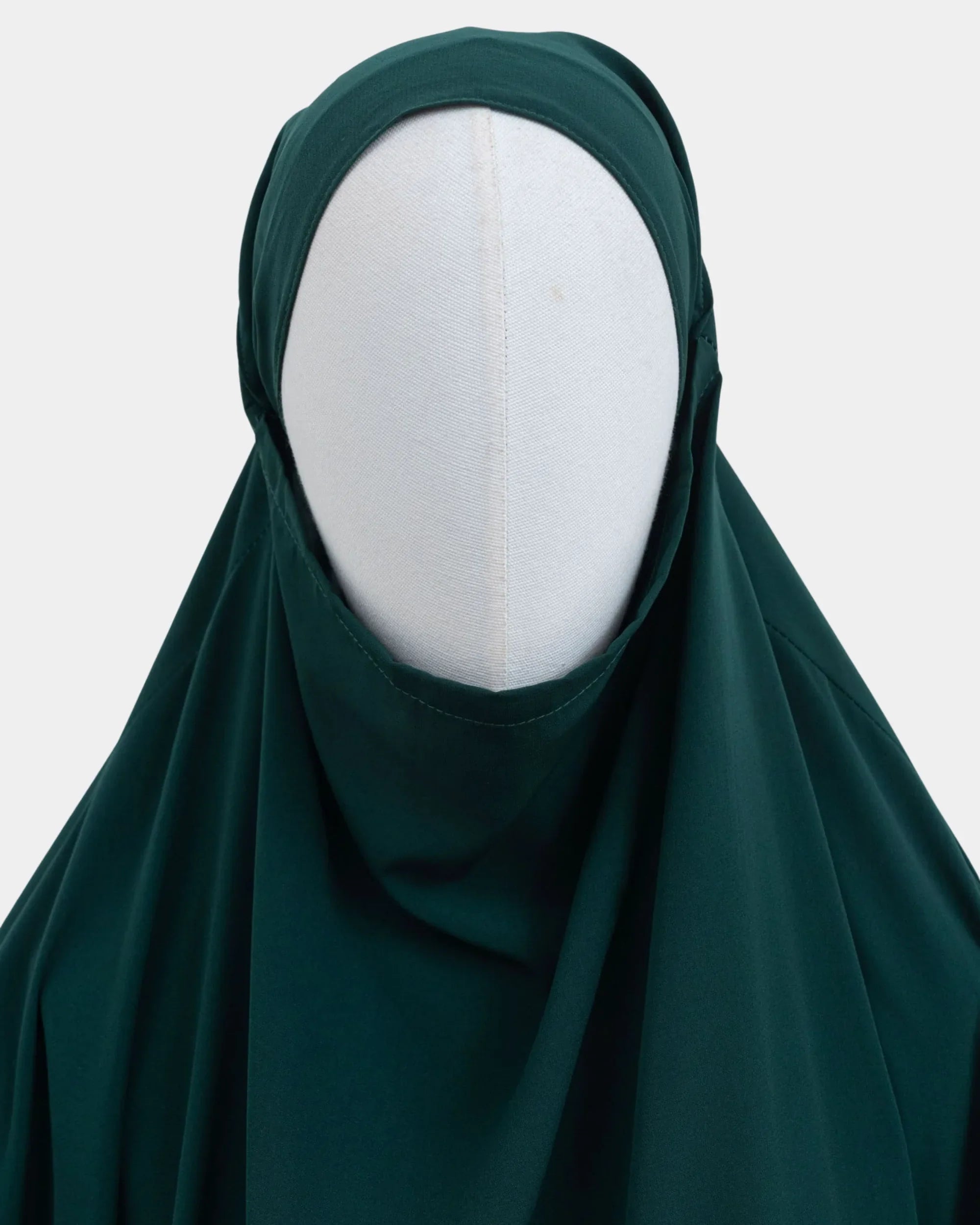 Capuche du jilbab vert forêt et drapé du tissu sur le buste