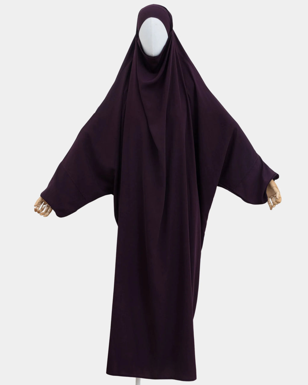Jilbab 1 pièce violet framboise porté sur mannequin, vue de face, tombé fluide jusqu'aux chevilles