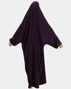 Vue de dos du jilbab 1 pièce violet framboise, coupe ample et non moulante