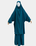 Jilbab 2 pièces bleu canard porté sur mannequin, vue de face, khimar long couvrant et jupe assortie