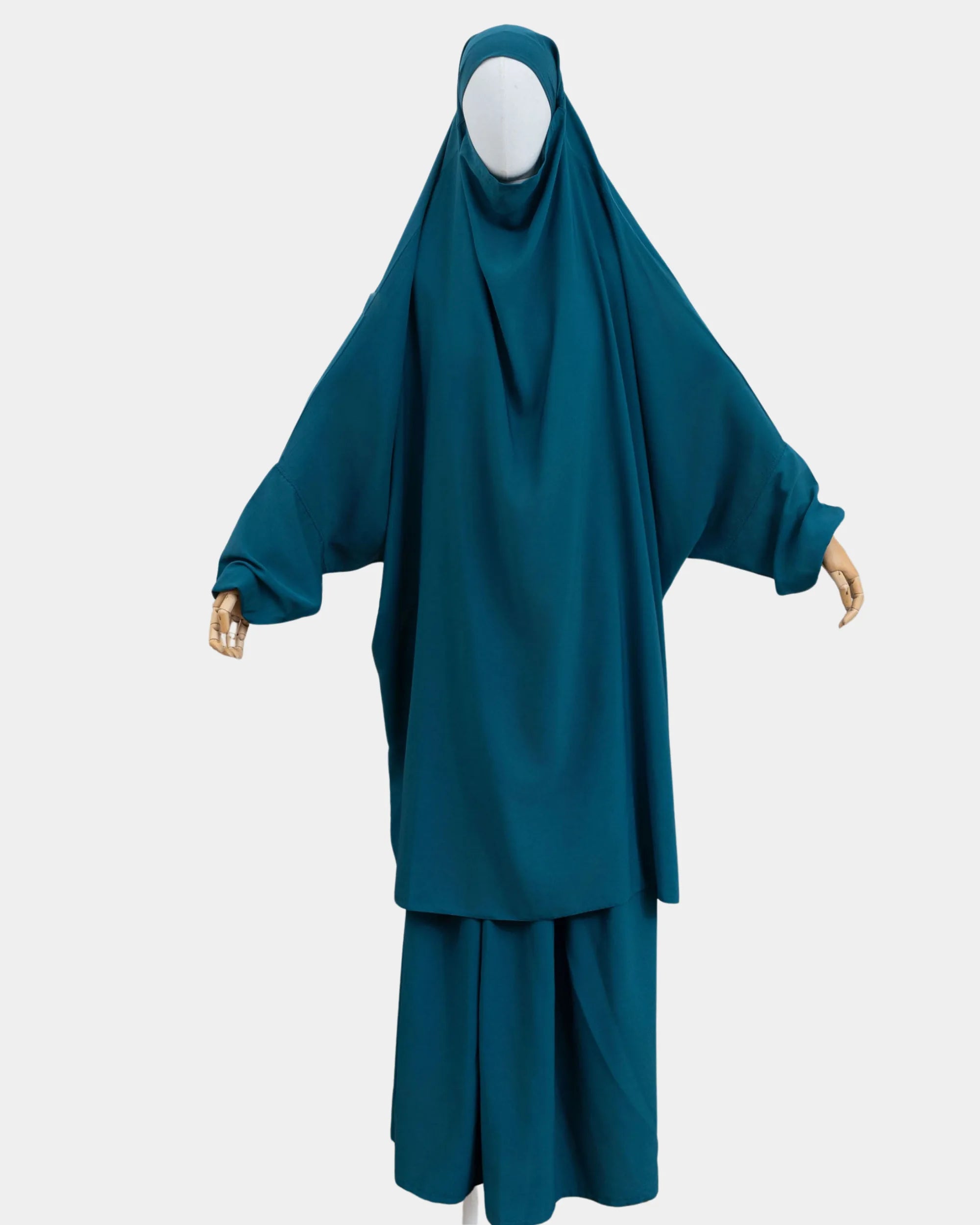 Jilbab 2 pièces bleu canard porté sur mannequin, vue de face, khimar long couvrant et jupe assortie