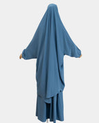 Vue de dos du jilbab 2 pièces bleu jean, coupe ample et non moulante