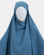 Capuche du jilbab 2 pièces bleu jean et drapé du tissu sur le buste