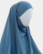 Capuche du jilbab 2 pièces bleu jean vue de profil, tombé couvrant sur l'épaule
