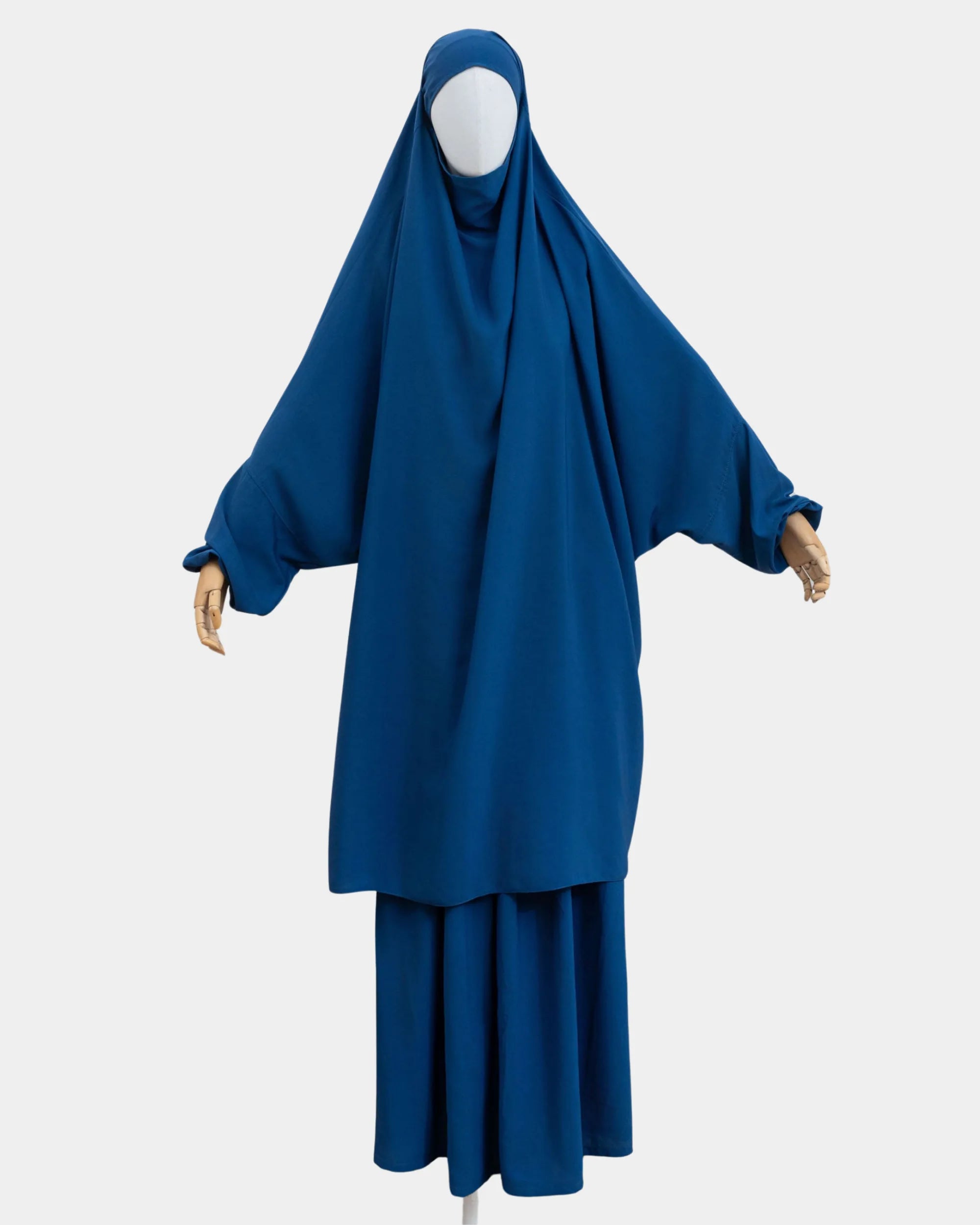 Jilbab 2 pièces bleu royal porté sur mannequin, vue de face, khimar long couvrant et jupe assortie