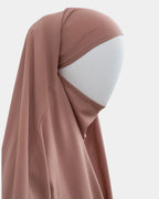 Capuche du jilbab 2 pièces camel vue de profil, tombé couvrant sur l'épaule