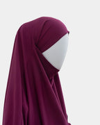 Capuche du jilbab 2 pièces fuchsia vue de profil, tombé couvrant sur l'épaule