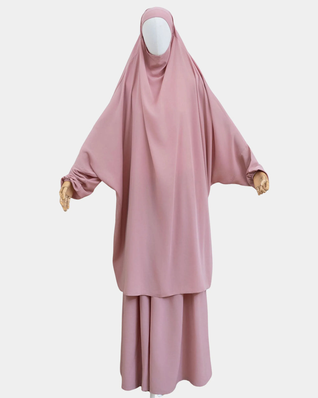 Jilbab 2 pièces rose porté sur mannequin, vue de face, khimar long couvrant et jupe assortie