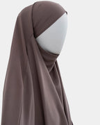 Capuche du jilbab 2 pièces taupe vue de profil, tombé couvrant sur l'épaule