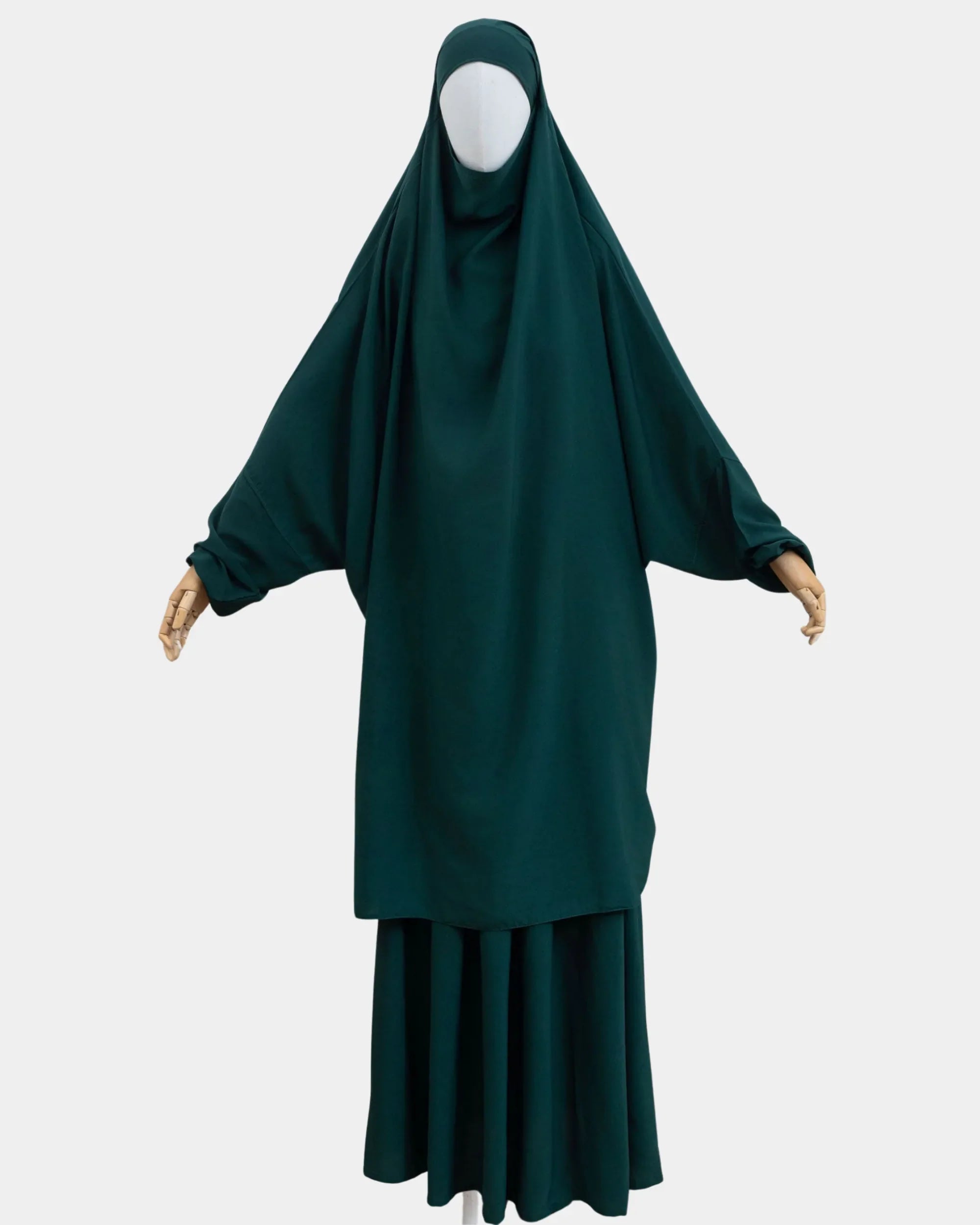 Jilbab 2 pièces vert forêt porté sur mannequin, vue de face, khimar long couvrant et jupe assortie