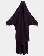 Vue de dos du jilbab 2 pièces violet framboise, coupe ample et non moulante