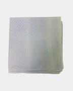 Keffieh blanc à motif carreau, plié, tissage jacquard ton sur ton