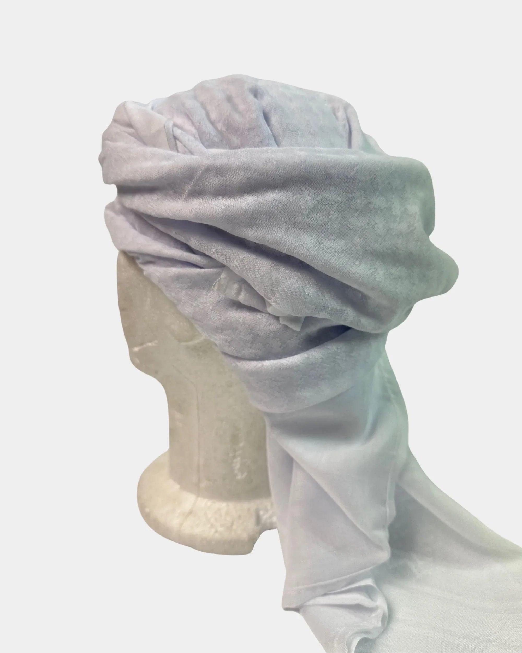 Keffieh blanc à motif carreau noué façon turban