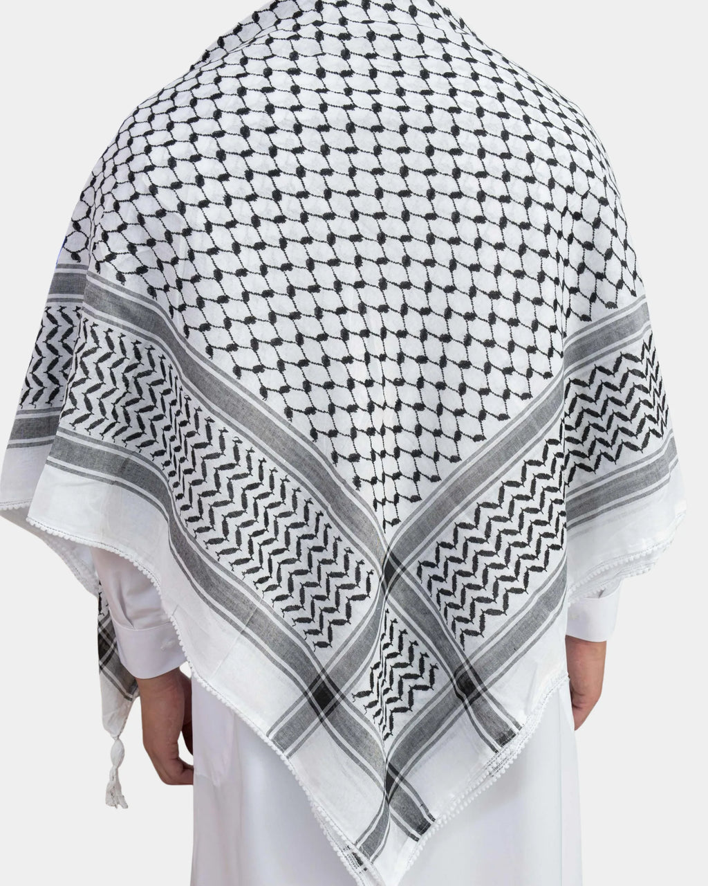 Keffieh palestinien blanc et noir avec pompons, porté, vue de dos
