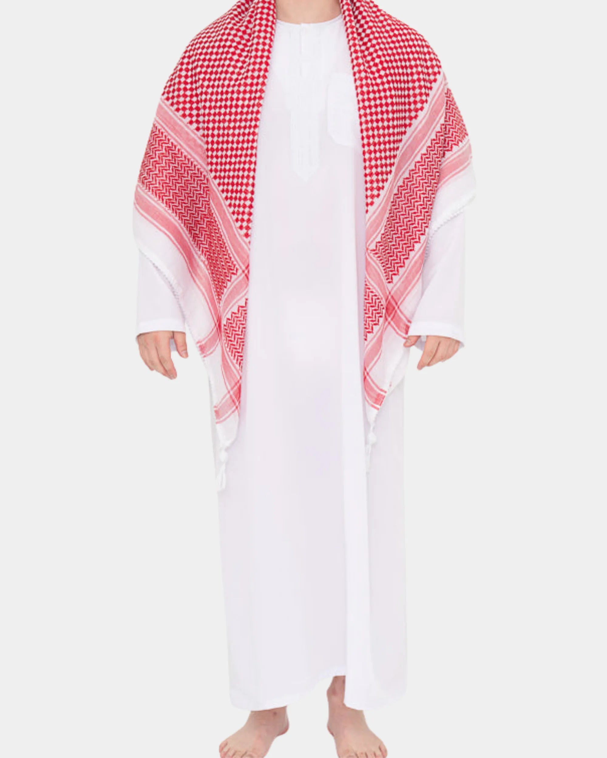 Keffieh saoudien rouge et blanc avec pompons, porté, vue de face
