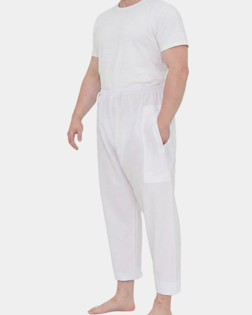 Bas blanc en coton porté sous le qamis, vu de profil