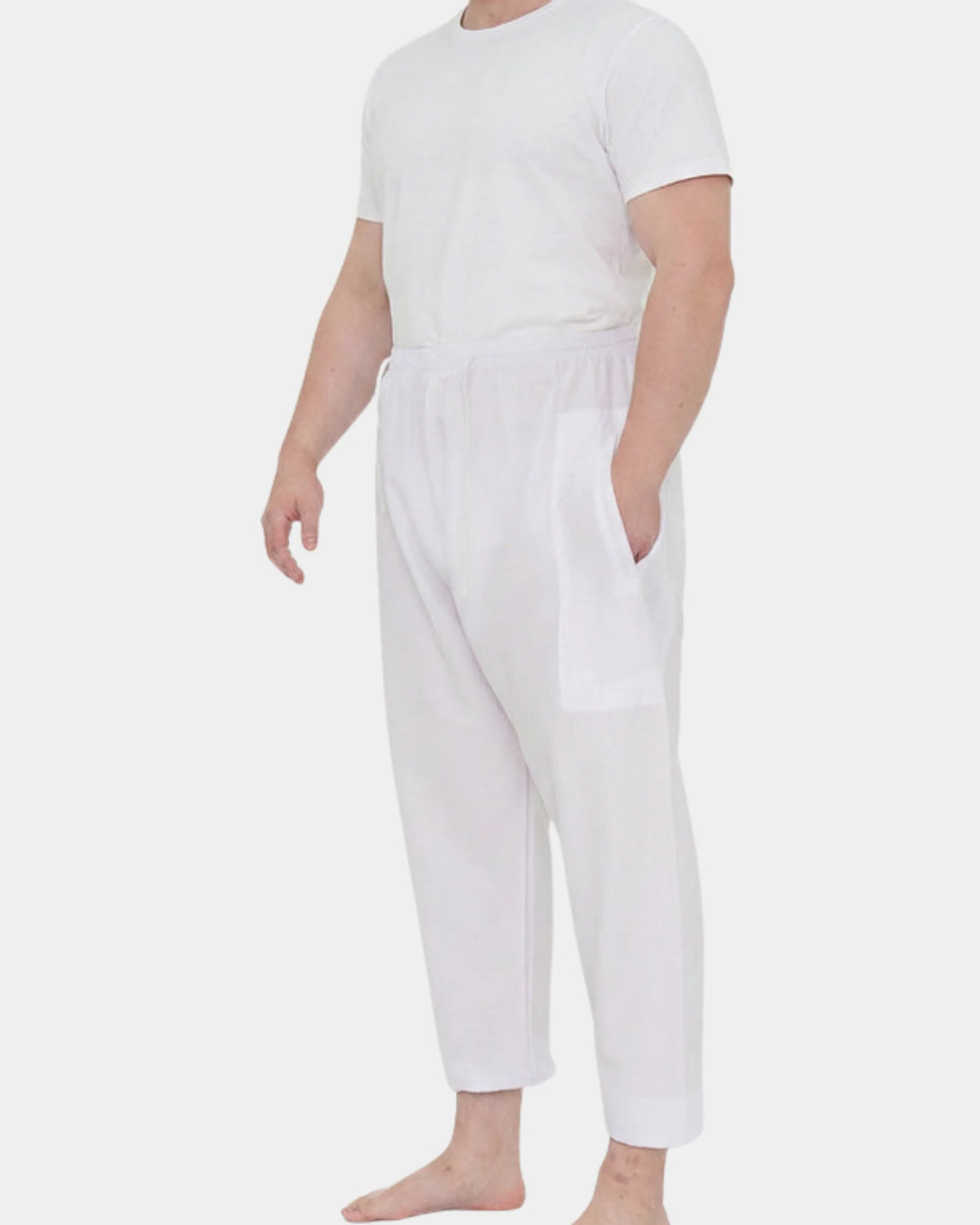 Bas blanc en coton porté sous le qamis, vu de profil