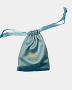 Pochon en satin bleu clair pour tasbih, logo Al Emad doré