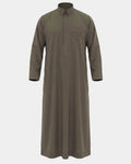 Qamis qatari kaki Al Rezam vue de face, col chemise et poche poitrine