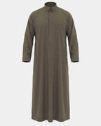 Qamis qatari kaki Al Rezam vue de face, col chemise et poche poitrine