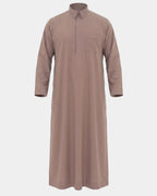 Qamis qatari taupe Al Rezam vue de face, col chemise et poche poitrine
