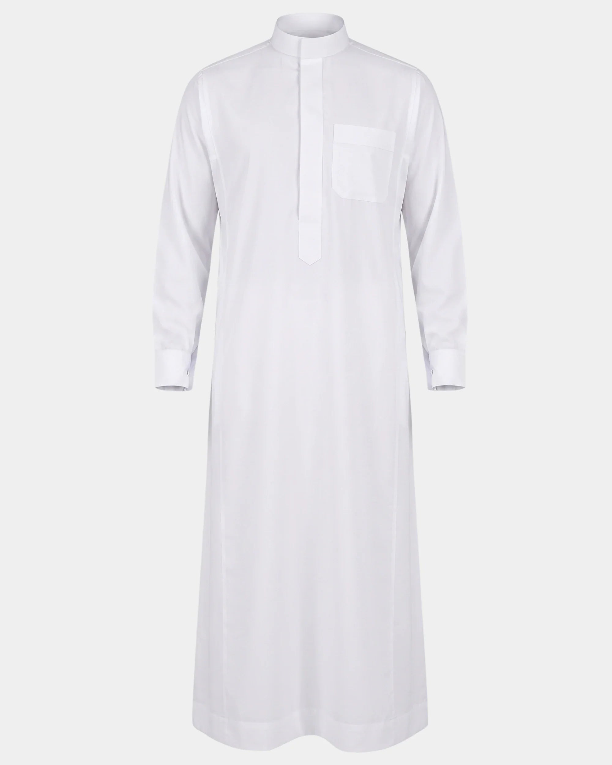 Qamis saoudien blanc Al Rezam à manchettes rigides boutonnées, vue de face, col mao et poche poitrine