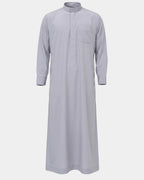 Qamis saoudien gris Al Rezam à manchettes rigides boutonnées, vue de face, col mao et poche poitrine