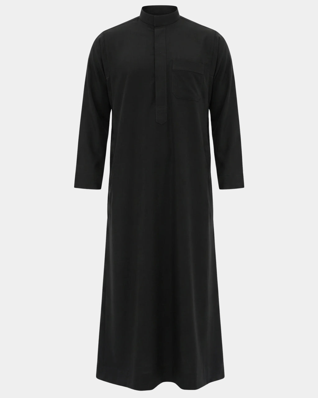 Qamis saoudien noir Al Rezam vue de face, coupe droite avec col mao et poche poitrine